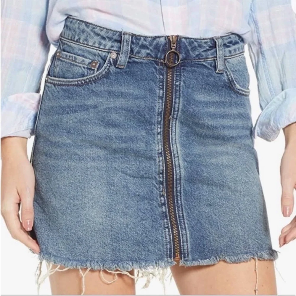 We The Free Size 28 Frayed Edge Zipper Front Denim Jean Skirt